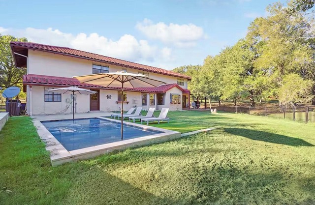 Spacious 40-Acre Ranch w/ Animals, Hot Tub & Games