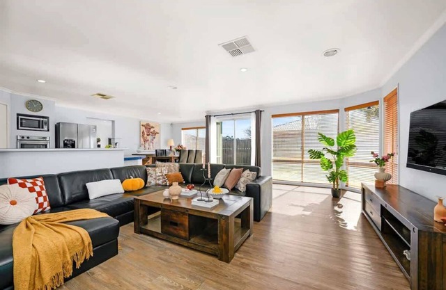Spacious 4BR 2bath Family Home near Casey Central
