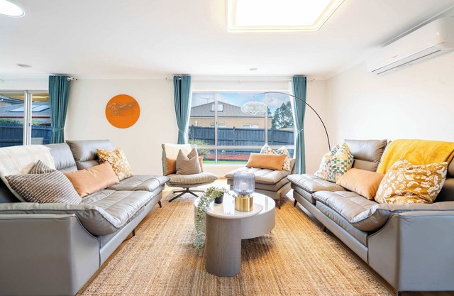 Spacious 4B House in PointCook