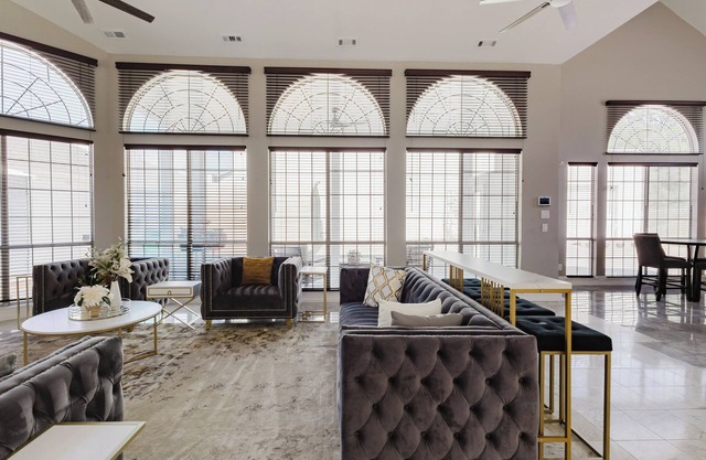 Spacious 4bed Lux Home+GameRoom+LakeVw+Near Trilith Studio & Atlanta Airport.