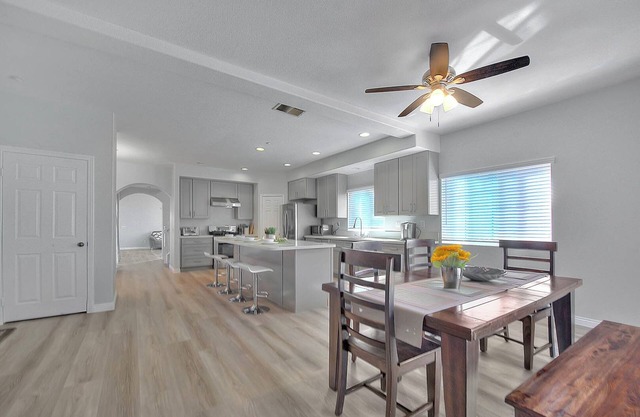 Spacious 4BR 3.5BA house/Near Ontario Airpot/Disneyland/Claremont College