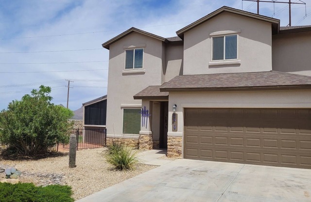 Spacious 4BR/3 Bath House with Beautiful Mountain Views front and back.