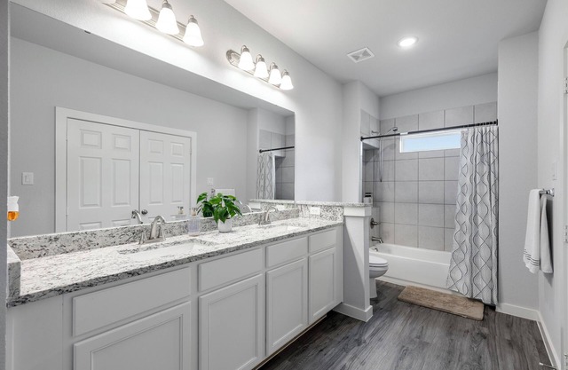Spacious 4BR Central Fort Worth Gem