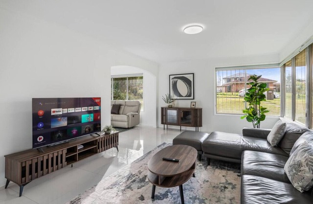 Spacious 4BR Family Home Prime Sunnybank Location