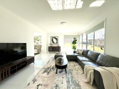 Spacious 4BR Family Home Prime Sunnybank Location