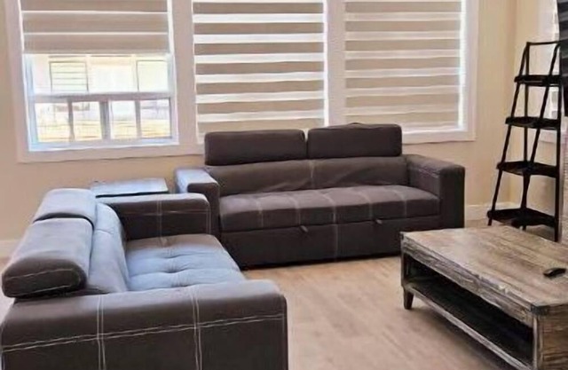 Spacious 4BR in Maple Ridge + parking