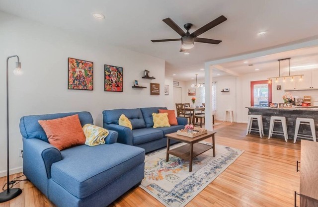 Spacious 4BR, King Suite & Grill - 18 min from Downtown