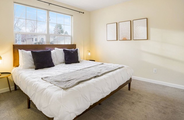 Spacious 4BR w/ Movie room, Foosball, Games