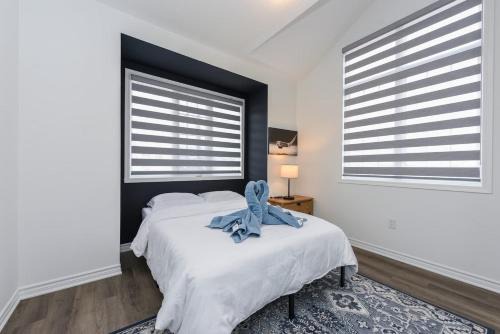 Spacious 4br25ba Retreat W King Beds, Desk, Dt