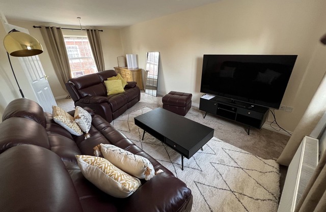 Spacious 4BRM Townhouse – Ideal for Contractors, Corporate Stays & Family Visits