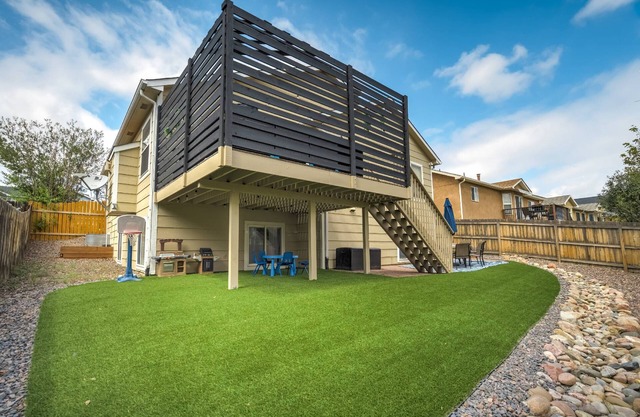 Spacious 5-bd house, close to the Broadmoor Hotel in beautiful Colorado Springs
