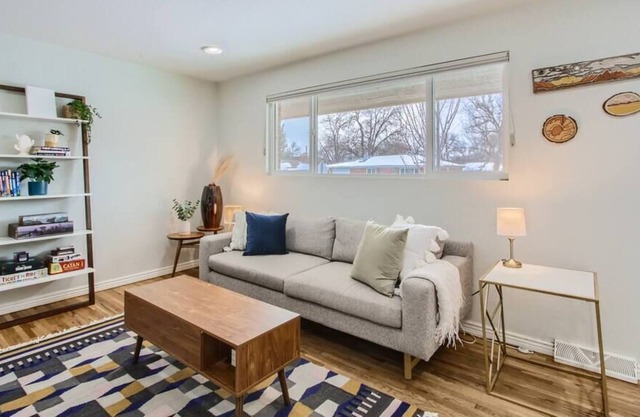 Spacious 5 Bed Home, Near Olde Town Arvada