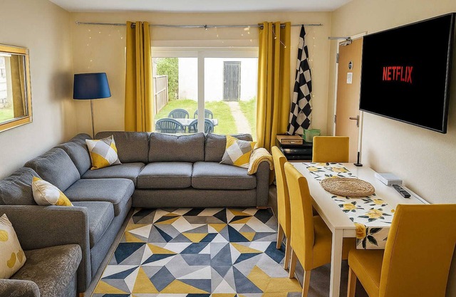 Spacious 5-Bed Parking, WiFi & Self Check-In nr UWE