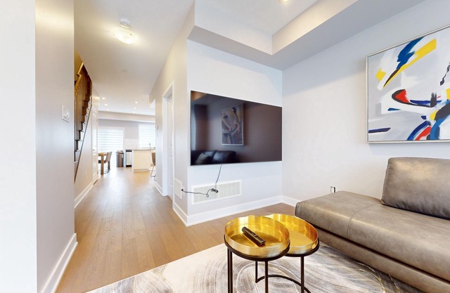 Spacious 5 Bedroom/ 5 Bathroom Townhouse