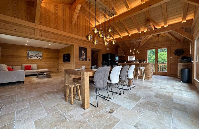 Gran chalet de 5 habitaciones, tranquilo, cerca de tiendas, futbolín, raclette y fondue