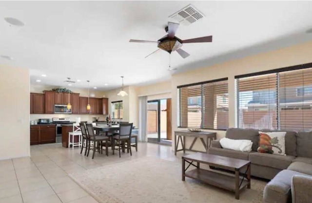 Spacious 5 Bedroom close to Westgate!