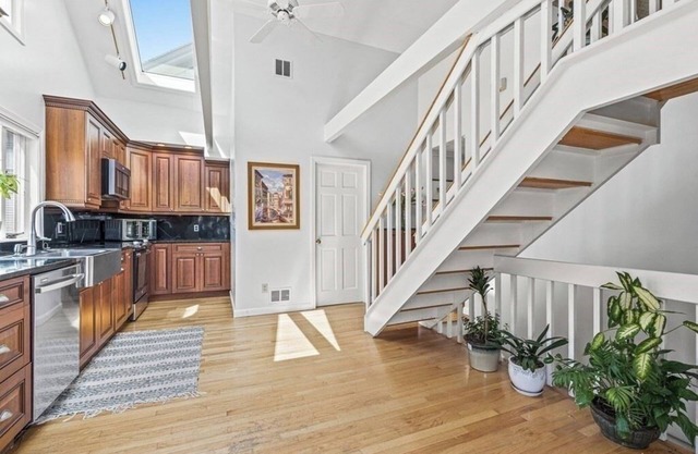 Spacious 5-bedroom condo in Arlington, close to Tufts, Harvard, MIT and Boston