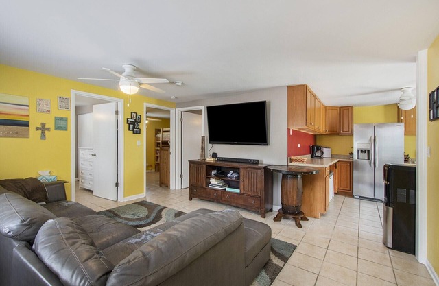 Spacious 5-bedroom cottage in charming Dowagiac with AC