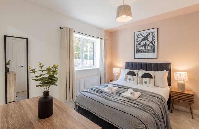 Spacious 5-Bedroom House in Nottingham