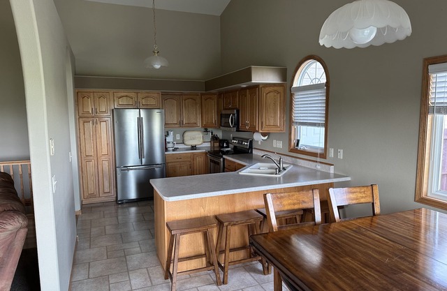 Spacious 5 bedroom home, quick access to Rapid City and Black Hills area.