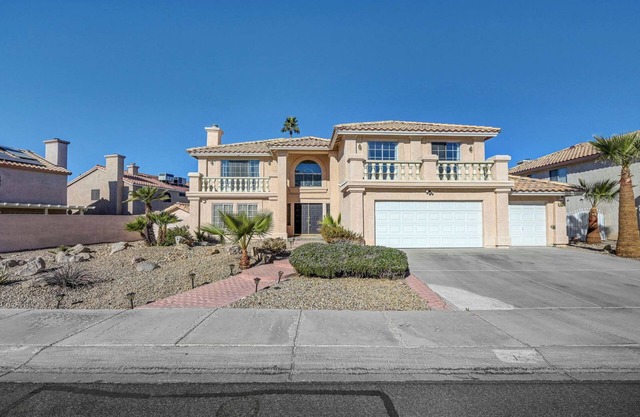 Spacious 5-bedroom House in Henderson Close to Strip/Airport/Shopping/Casino