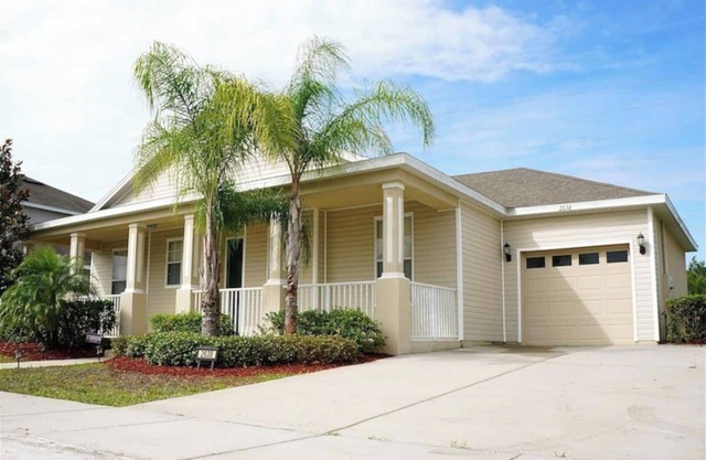 Spacious 5-bedroom house in delightful Kissimmee with AC, WiFi