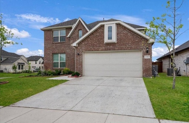 Spacious 5-bedroom house in charming Mansfield with AC