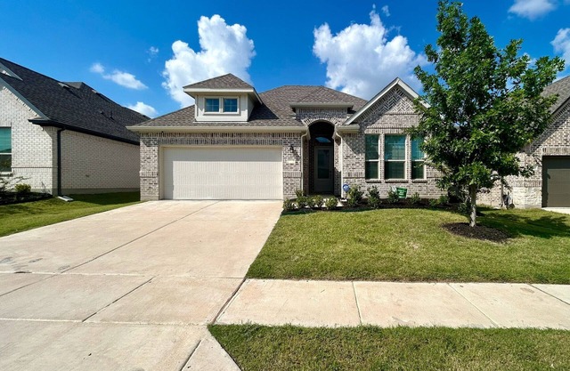 Spacious 5-bedroom house in lovely Justin with WiFi, AC