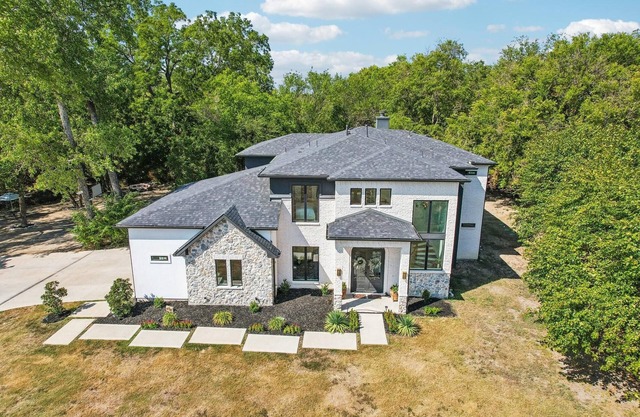 Spacious 5 Bedroom House 25 min from Dallas - MODERN & HUGE