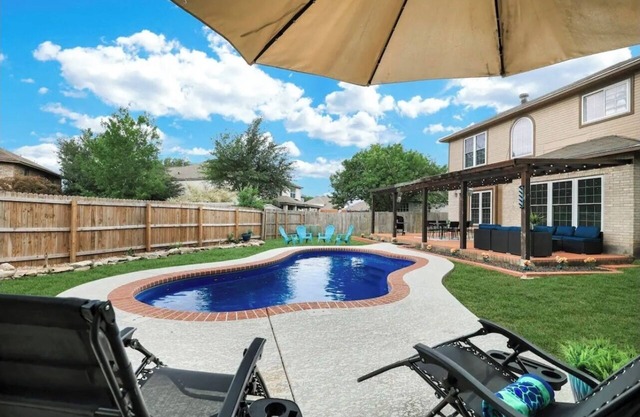 Spacious 5-bedroom house with private pool in a central San Antonio location.