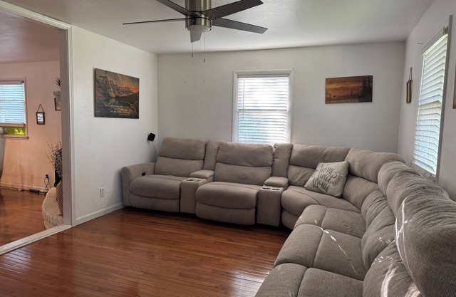 Spacious 5-bedroom house in marvelous Montrose with WiFi