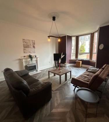 Spacious 5 Bedroom House Close to Central West End