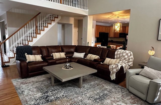 Spacious 5-bedroom house in enchanting Aurora with AC, WiFi