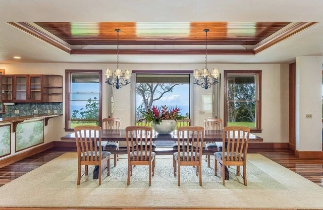 Spacious 5-Bedroom Oceanview House in Holualoa