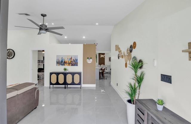 Spacious 5-bedroom Private house in Prime Location in Fort Lauderdale-Lauderhill