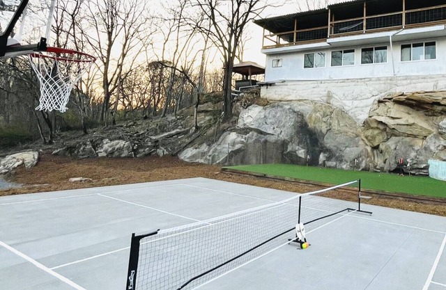 Spacious 5-bedroom property w/ pickleball, basketball, hot tub, mtn views