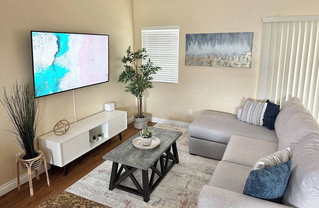 Spacious 5-bedroom townhome in charming Placentia with AC, WiFi