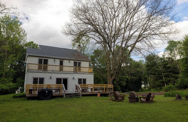 Spacious 5-bedroom house in terrific Copake Lake with AC, WiFi