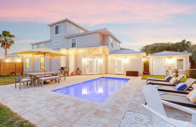 Spacious 5-bedroom house in charming St. Augustine with WiFi, AC