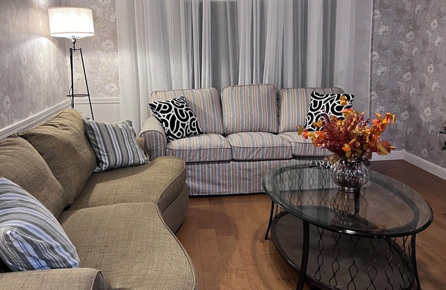 Spacious 5-bedroom house with AC and WiFi in charming Walnut Creek