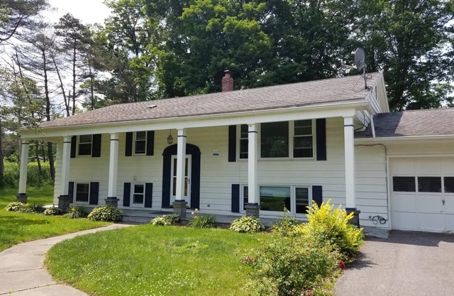 Spacious 5 Bedroom Baseball Rental Next Door to All-Star Village