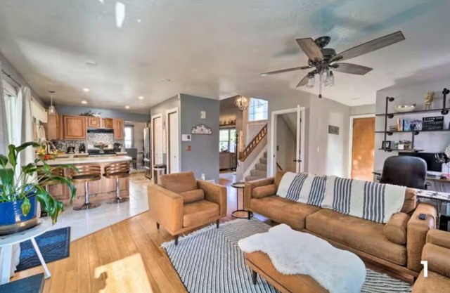Spacious 5-bedroom house with WiFi, AC in charming lake community in Westminster