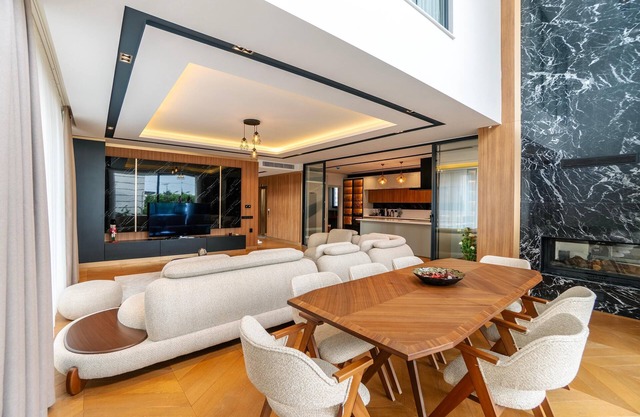Spacious 5-bedroom villa with WiFi and AC in charming