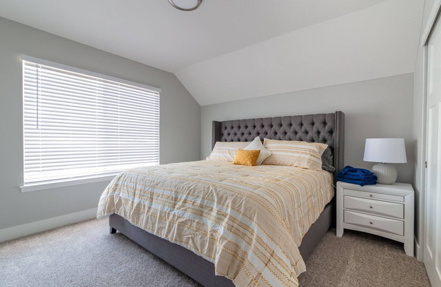 Spacious 5 bedrooms 3 bath