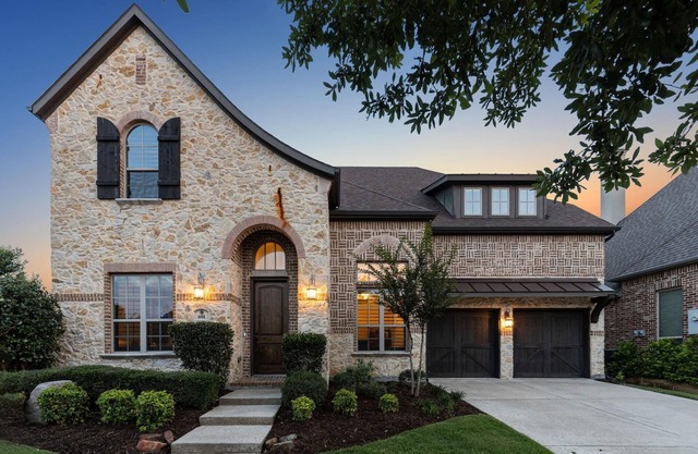 Spacious 5 br house sleeps 14 with lots of indoor and outdoor space.