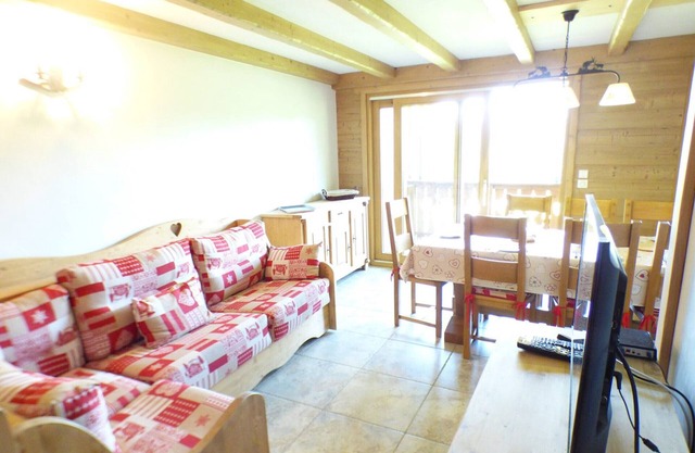 Spacious 5-Room Apartment in Les Saisies for 8, with Balcony and Garage