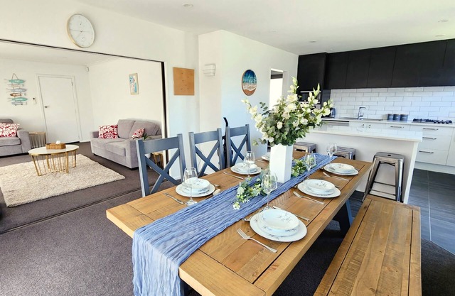 Spacious 5BR 2BA 2LR plus sleepout Family Home
