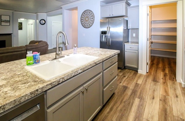 Spacious 5BR Family Home with BBQ & Workspace