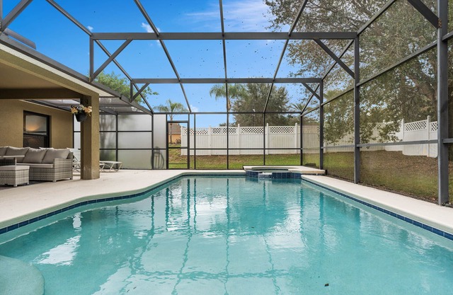 Spacious 5BR Family Villa w/ Private Pool, Spa & Close to Disney