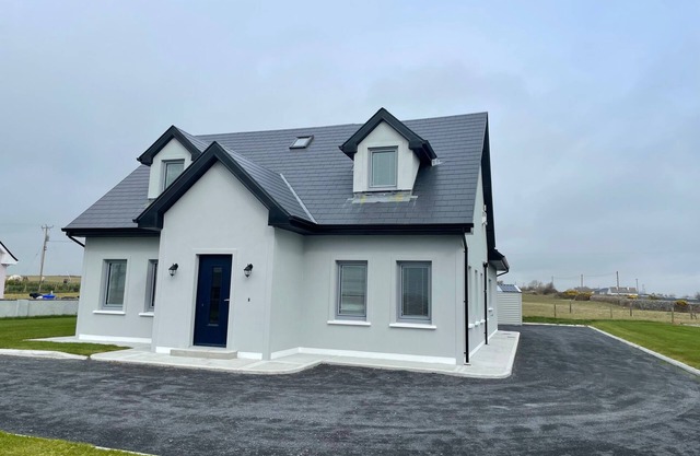 Spacious 5Br Home - Country View - Close to Galway